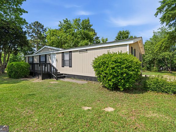 3rd image of 114 Lovers Ln NE