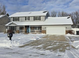 3166 Desert Star Ln, Grand Forks, ND 58201