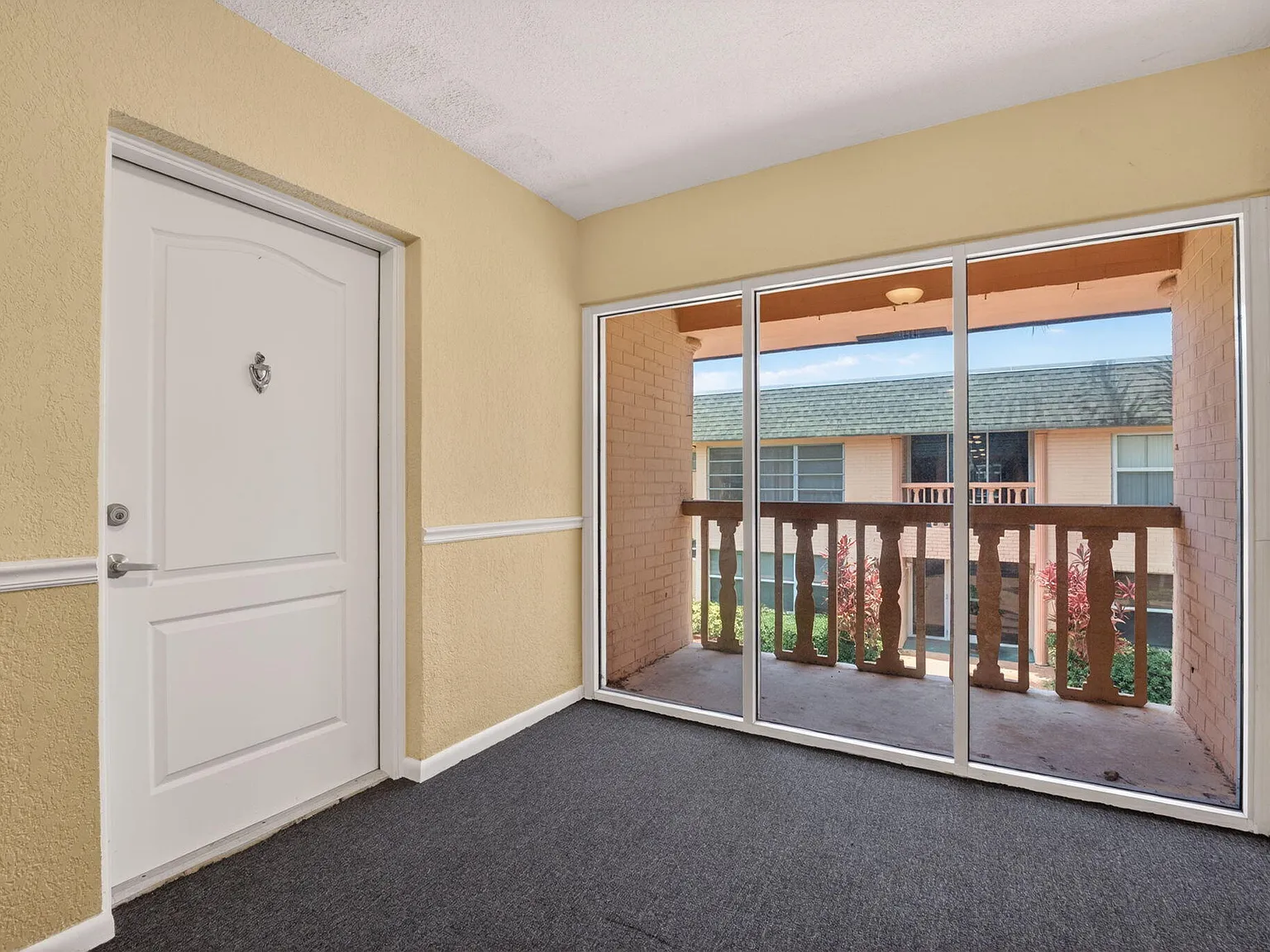 2 bed, 2.0 bath, 910 sqft, $1,950 — Photo 4