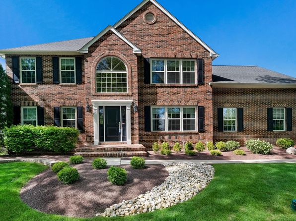 435 Hidden Oaks Dr, Yardley, PA 19067