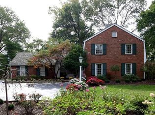 928 Stonehenge Ln, Saint Louis, MO 63124