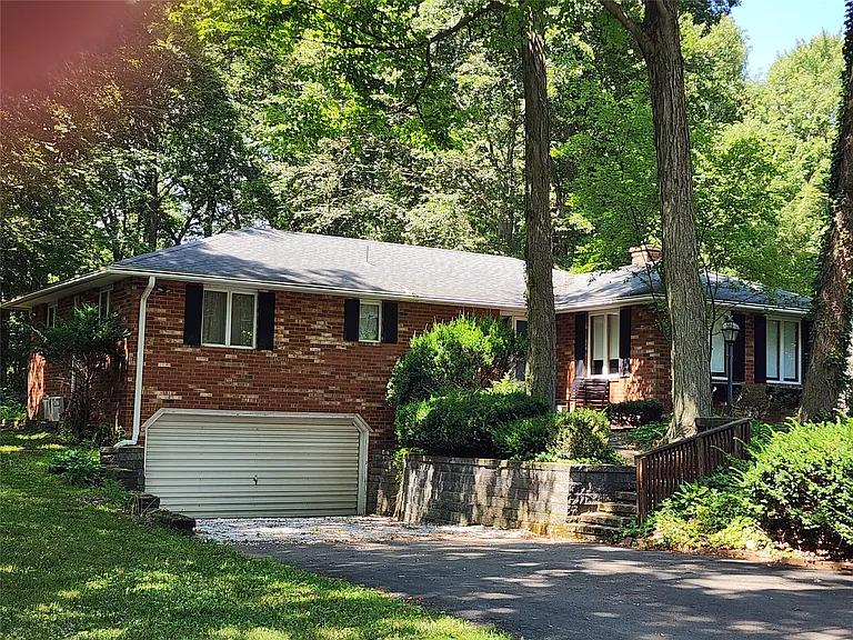 5406 Creek Ln — Photo 1