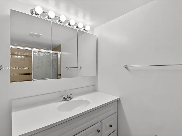 1710 NE 191st St #206 — Photo 30