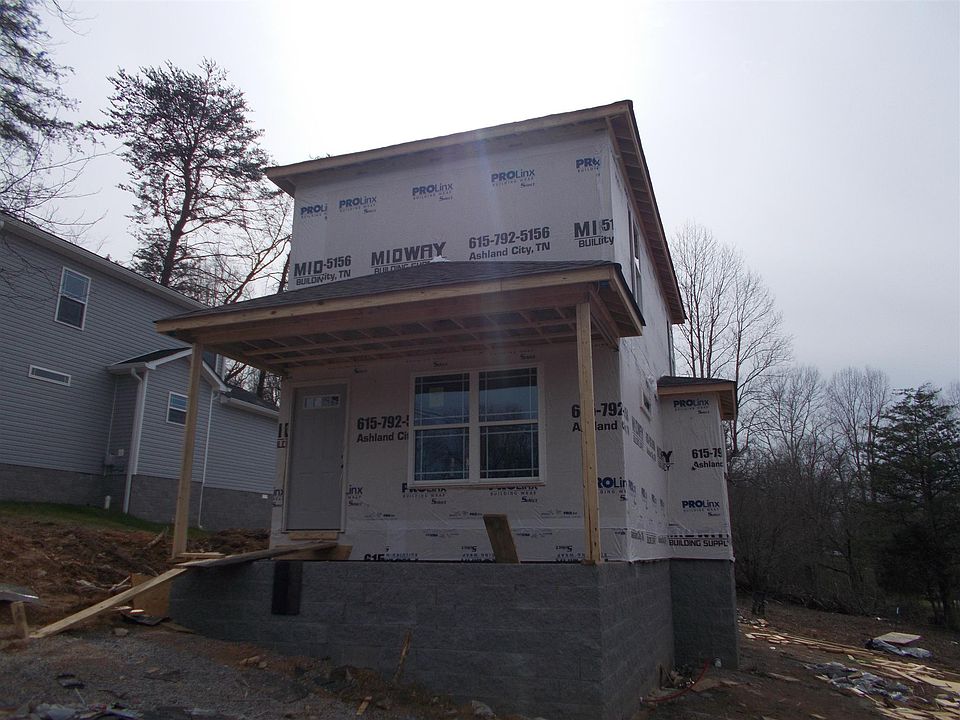2nd image of 2 Maple Dr
