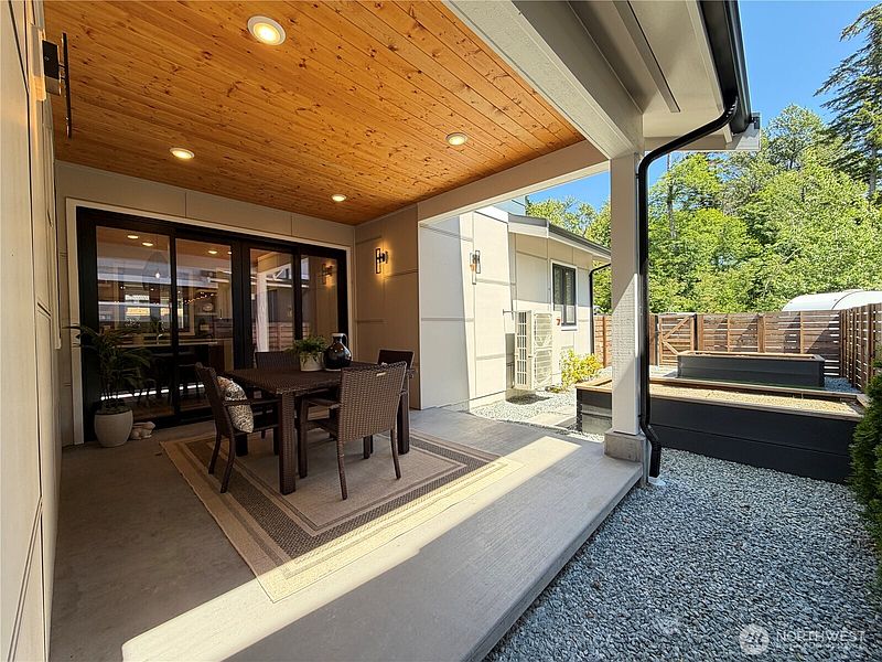 3rd image of 4286 Creston Way