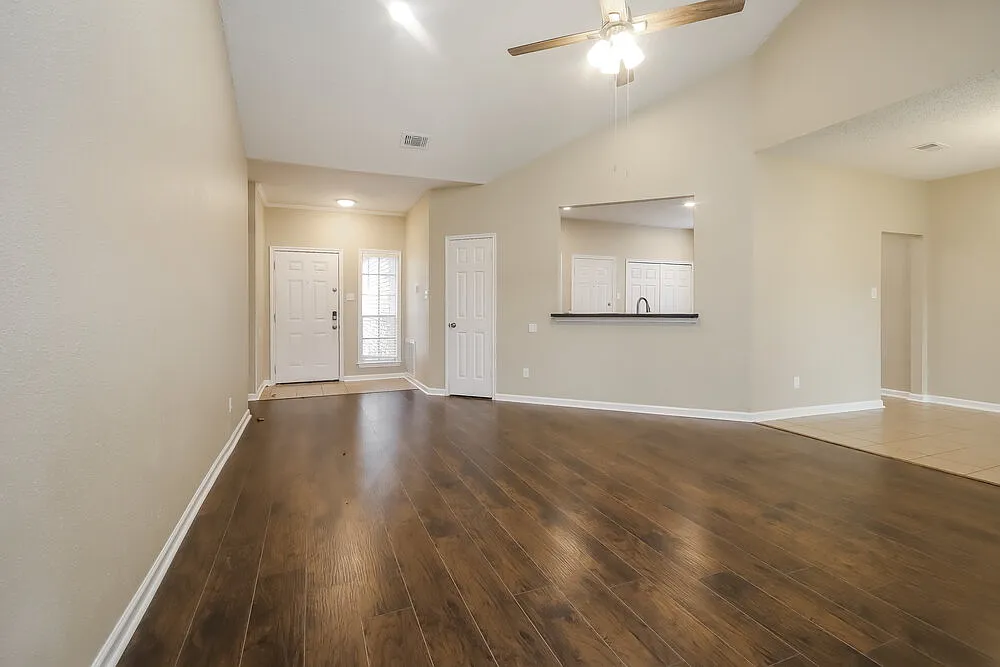 3 bed, 2.0 bath, 1440 sqft, $1,790 — Photo 4