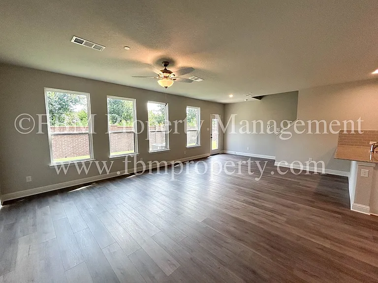 2133 Layla Dr — Photo 5