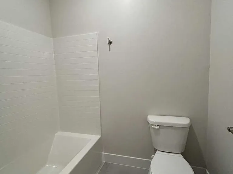 667 E Eureka Aly — Photo 15