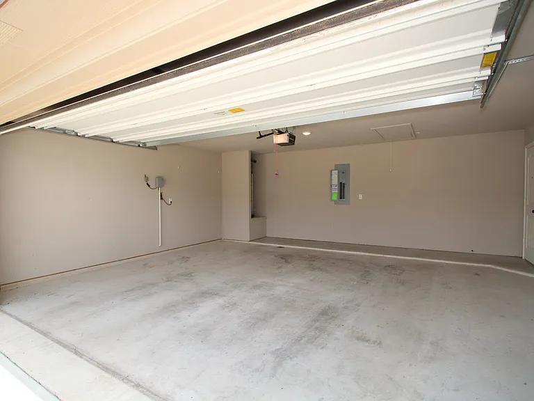 902 Clanton Cv — Photo 41