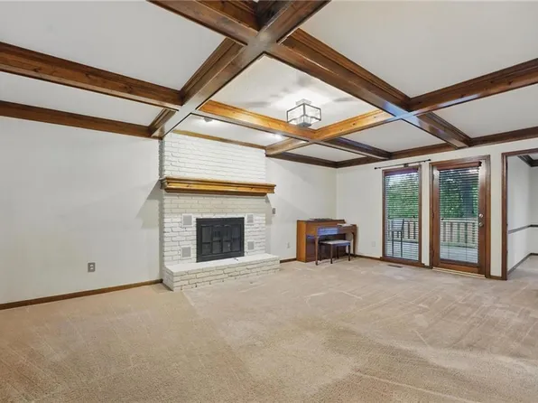 4413 NW Claymont Woods Dr, Kansas City, MO 64116