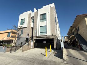 Come home to Modern Townhouse in Culver City!