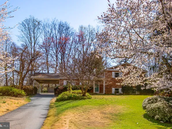 8805 Honeybee Ln, Bethesda, MD 20817