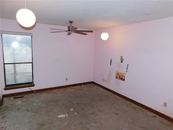 4th image of 655 N Cliffside Dr