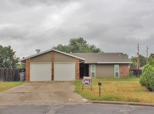 2912 NE Lakeview Cir, Lawton, OK 73507