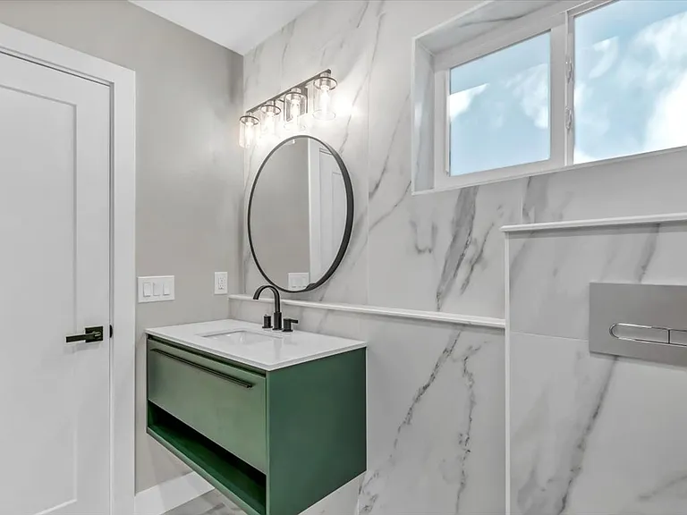 525 Lamara Way NE — Photo 12