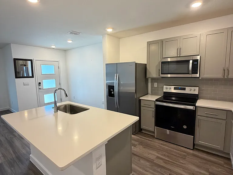 198 E Church Ave — Photo 3