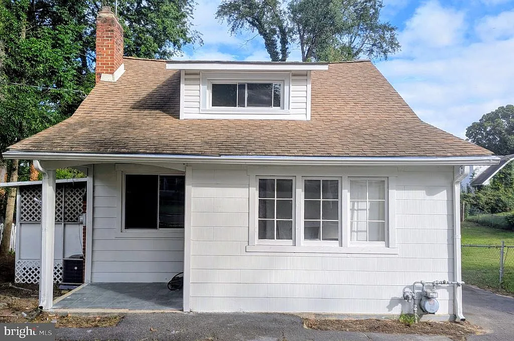 3 bed, 2.0 bath, 860 sqft, $2,500 — Photo 1