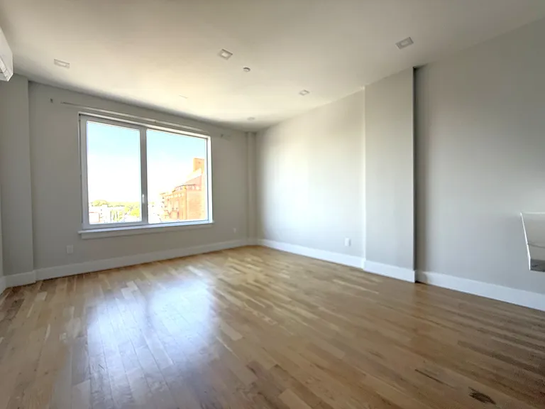 1700 Jerome Ave #6A — Photo 4