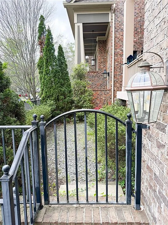 4 bed, 3234 sqft, $5,000 — Photo 2
