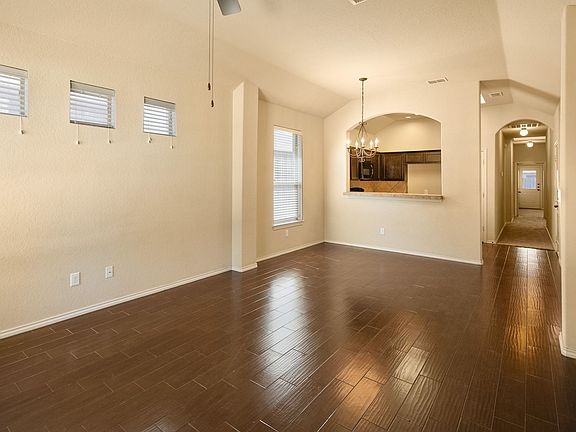 2nd image of 533 Creekside Cir