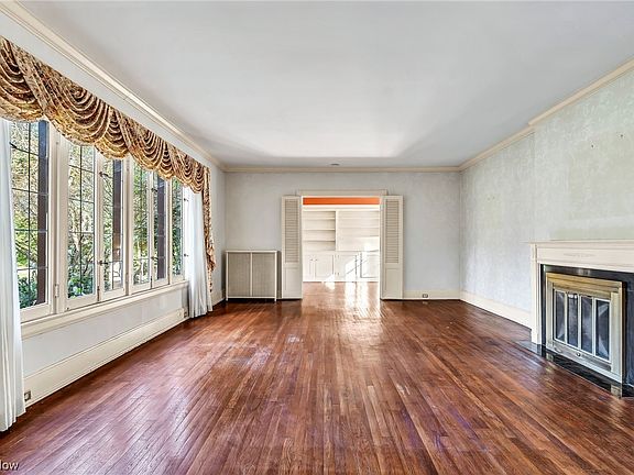 5th image of 2792 Fairmount Blvd