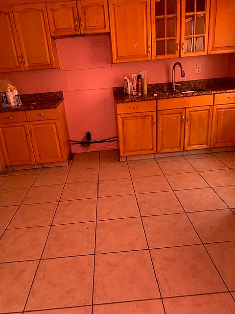1104 Westminster Street W - 1 — Photo 2