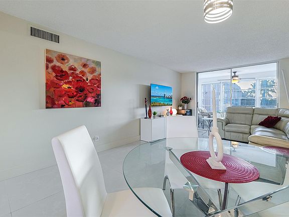 3rd image of 9380 Sunrise Lakes Boulevard #207