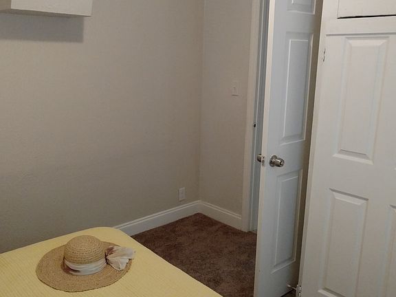 4th image of 1223 E Giddens Ave