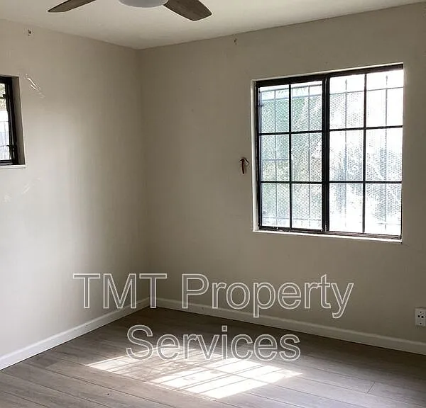 137 W 3rd St — Photo 7