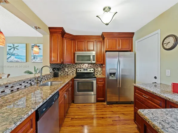 1024 SE 3rd Ave APT 303, Dania Beach, FL 33004