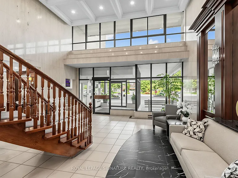 8111 Yonge St #1010 — Photo 38