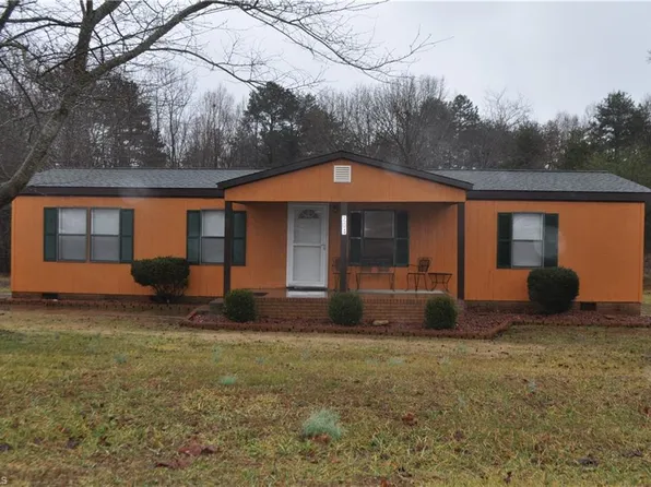 204 Conifer Dr, Statesville, NC 28625