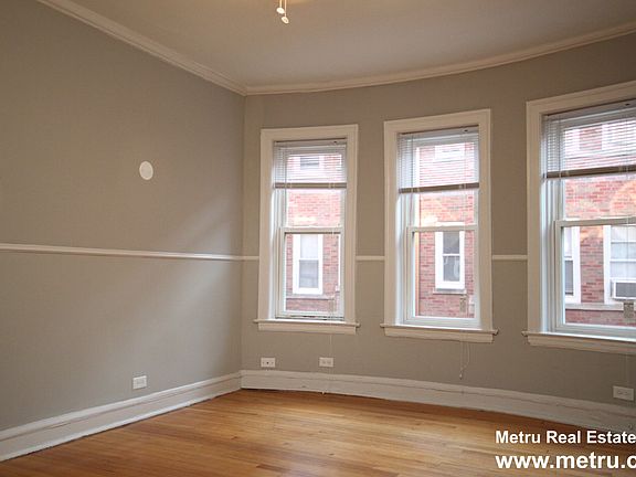 3rd image of 1261 W Argyle St APT 305