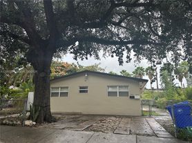 280 NW 39th St, Miami, FL