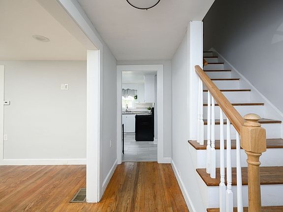 5th image of 79 Pleasant Ave