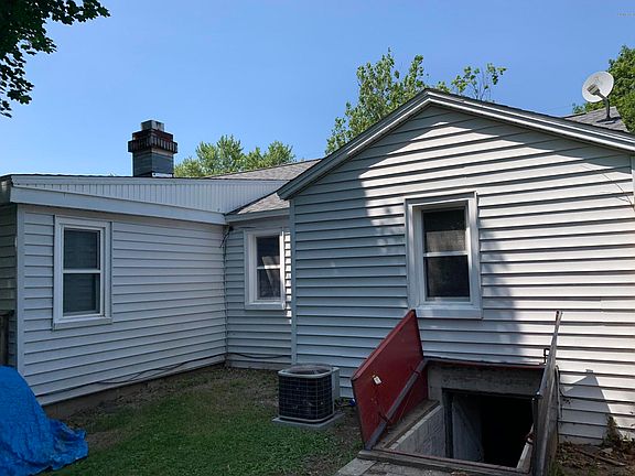 5th image of 116 E Brink St
