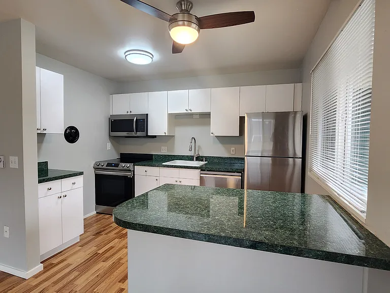 Hawaiian Apartments — Photo 38