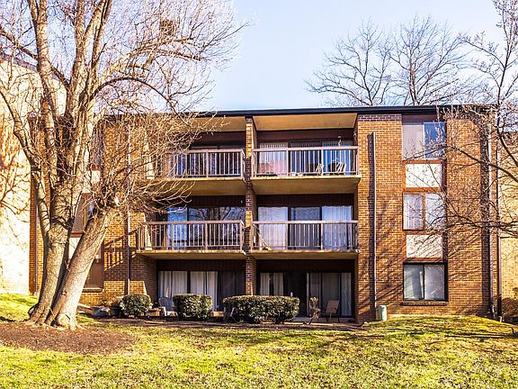 4th image of 9709 Kings Crown Ct APT 202
