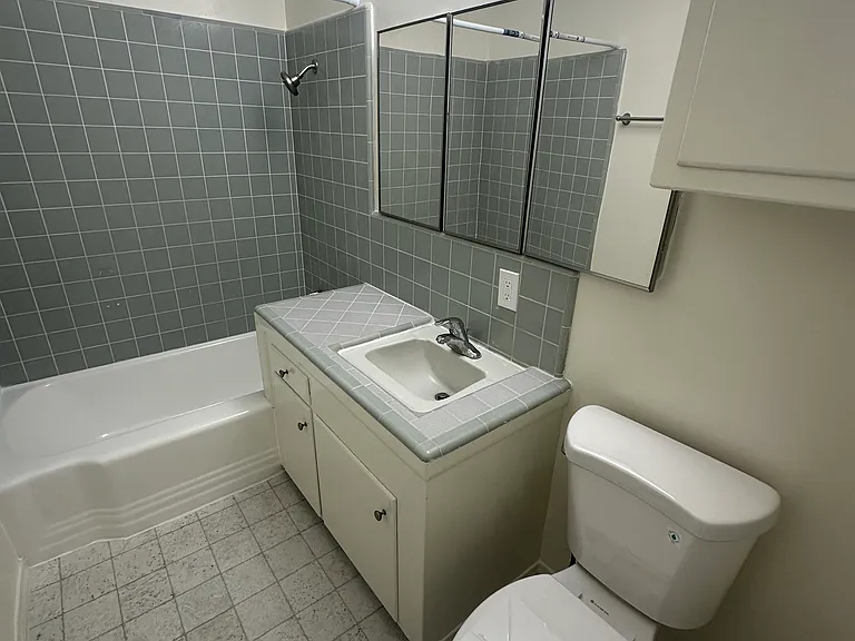 1130 N Louise St — Photo 5