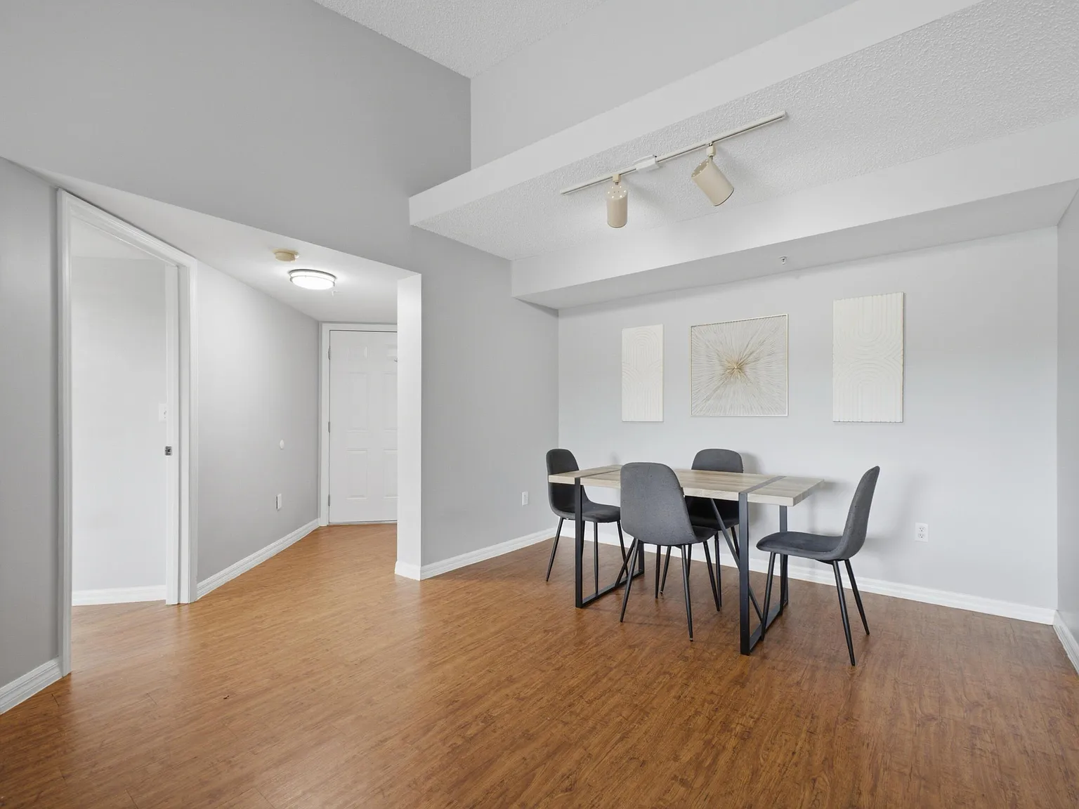 3 bed, 2.0 bath, 1173 sqft, $2,300 — Photo 4