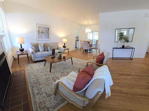 4th image of 1142 Oakwood Ave