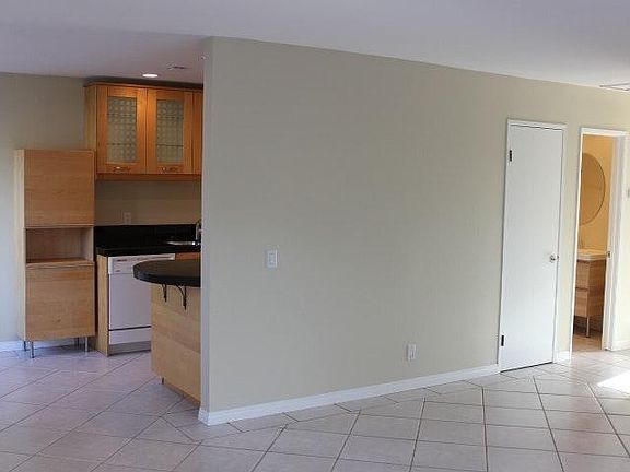 Lounge, dining & kitchen