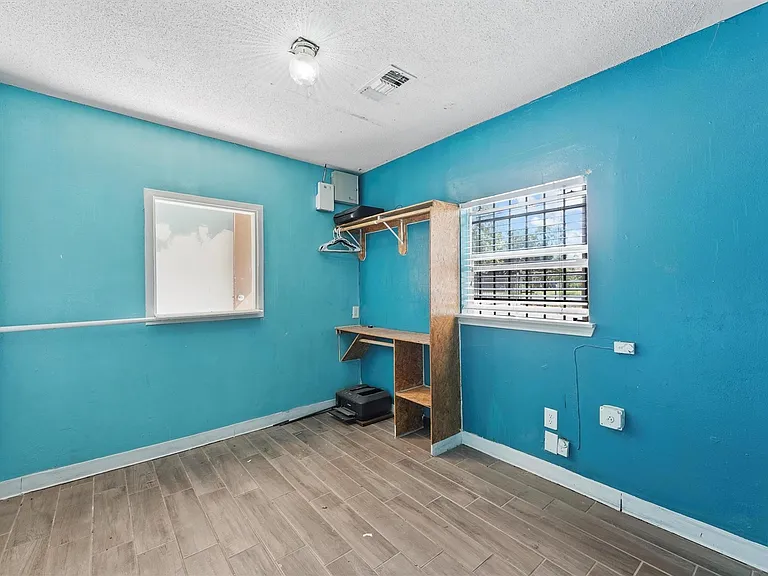5621 Haywood St — Photo 16