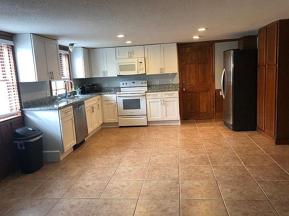 4th image of 1629 Pine St Floor 1