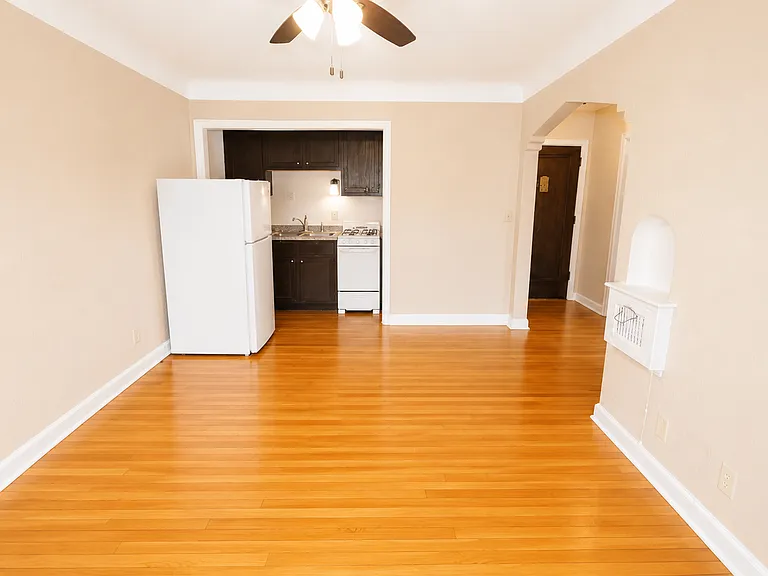 Grand Ave Apartments — Photo 18