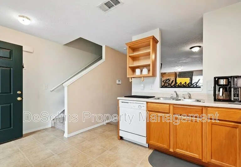1204 Parkstone Ln — Photo 7