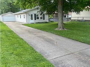 3207 38th St, Moline, IL 61265