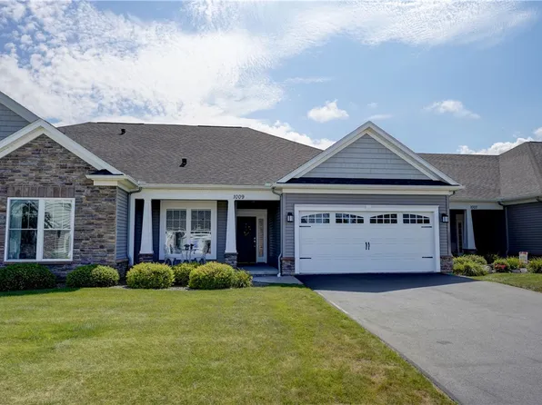 1009 Pathway Ln, Webster, NY 14580