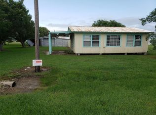 184 Peggy St E, Palacios, TX 77465