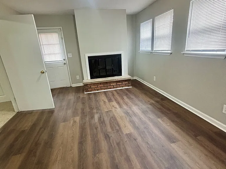 910 W Whitney Ave — Photo 9